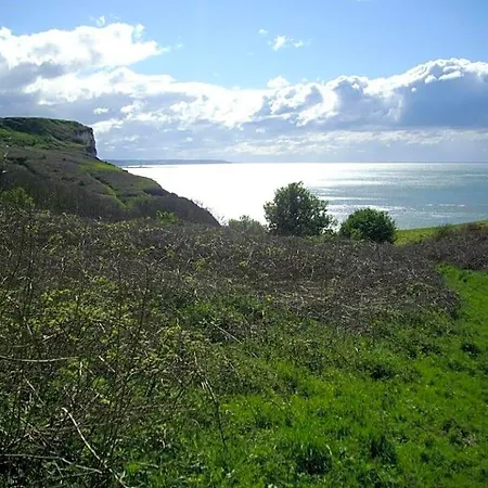 Les Falaises לינה וארוחת בוקר